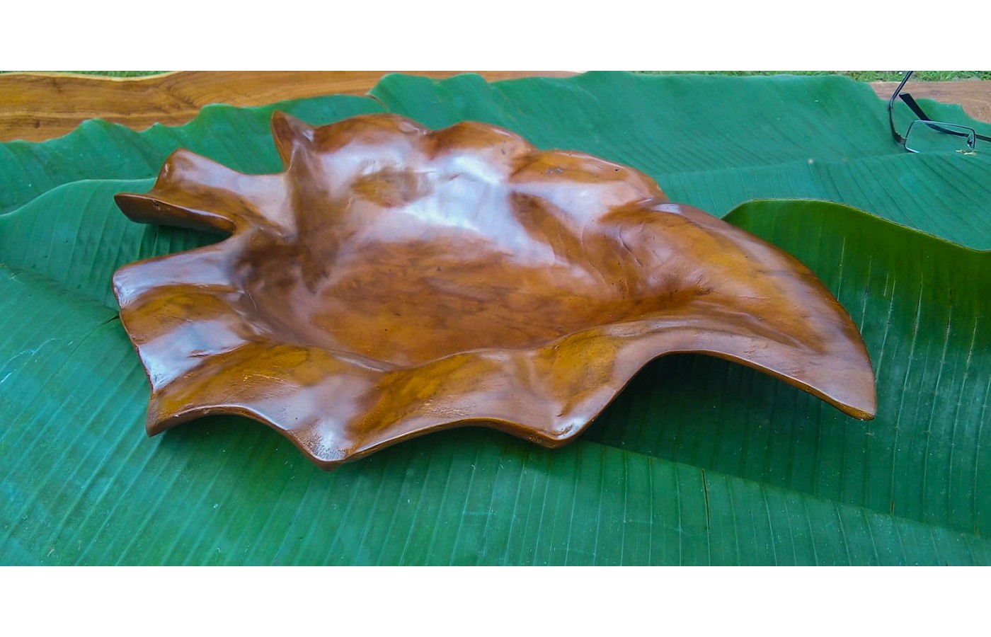 Wooden bowl teak leaf