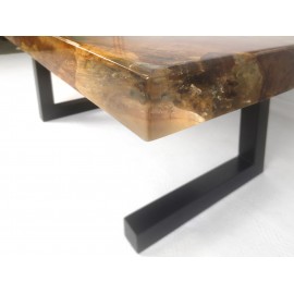 Coffe table made of recycled teak wood and epoxy resin