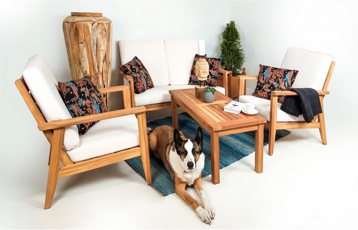 KUBU - a teak wood set of garden furniture