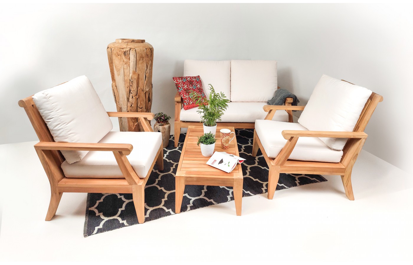 Palu - a teak wood set of garden furniture