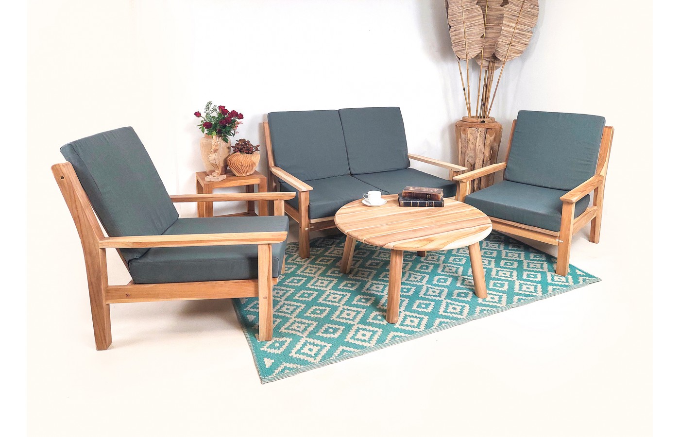 Erega I - a teak wood set of garden furniture